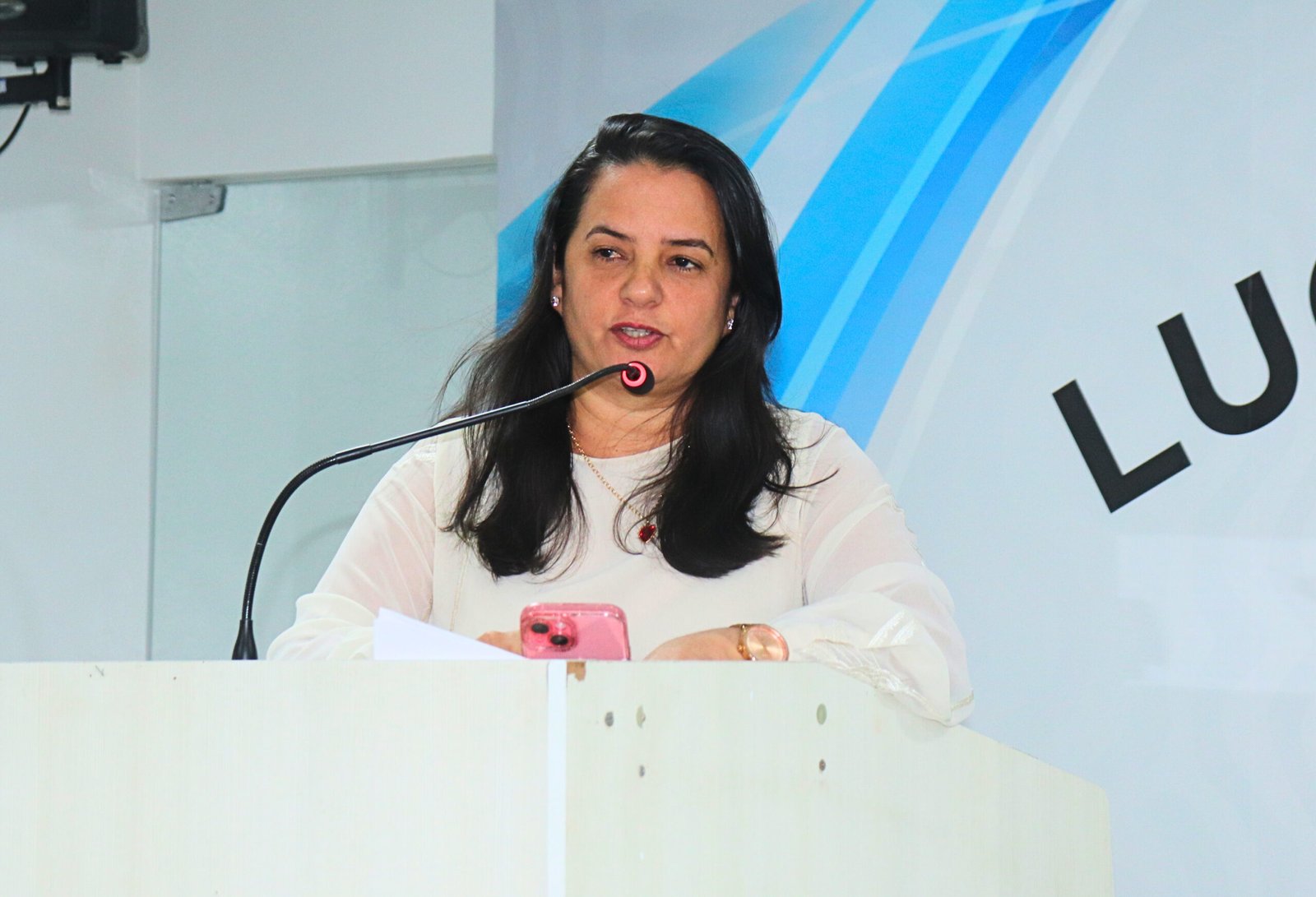 Vereadora Marta solicita pavimentação para o bairro Paraisópolis